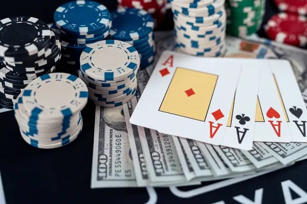 two-hundred-twenty-two mobile app interface showing live-dealer table on Android phone